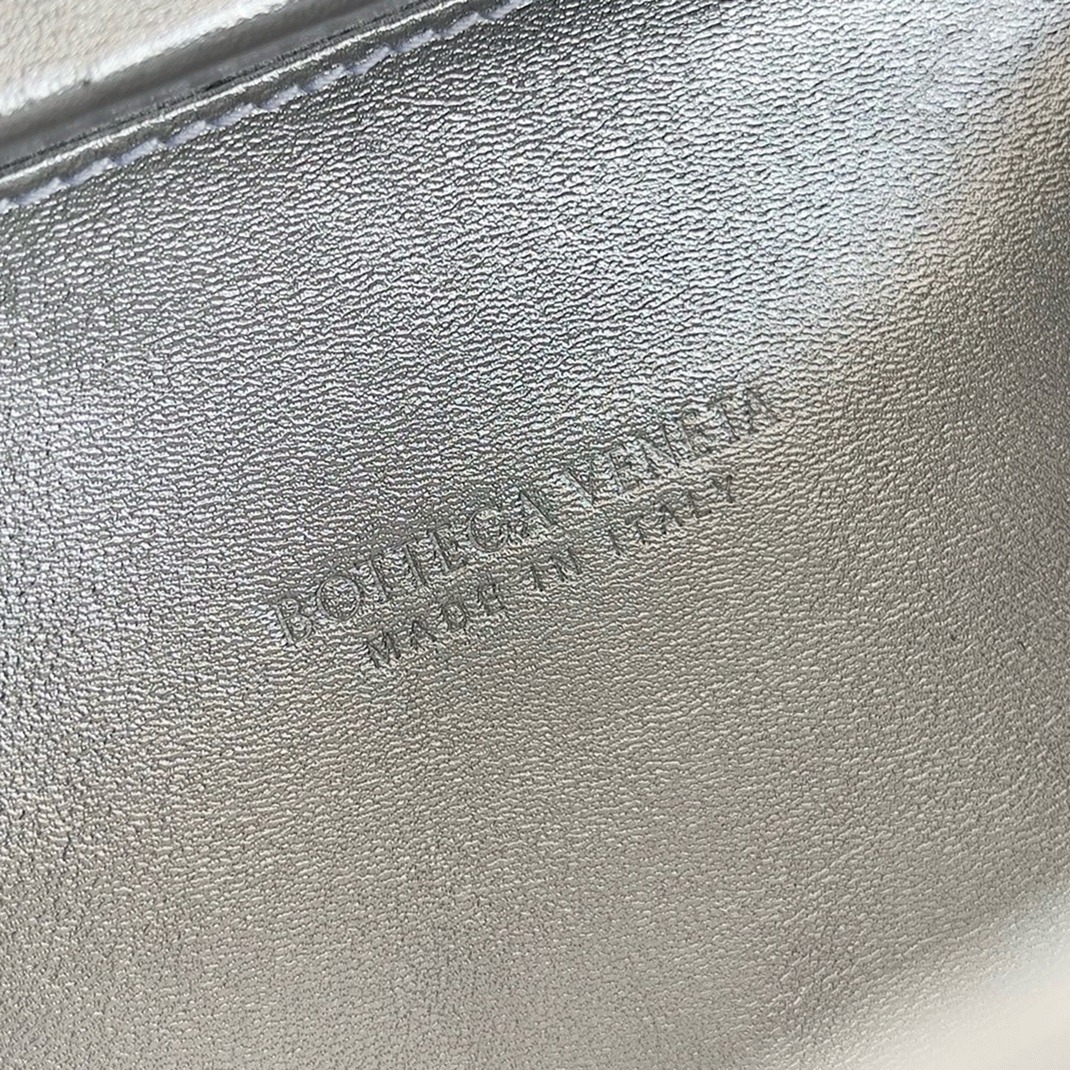 Replica Bottega Veneta Knot Minaudiere Clutch Silver Sequins angle 2