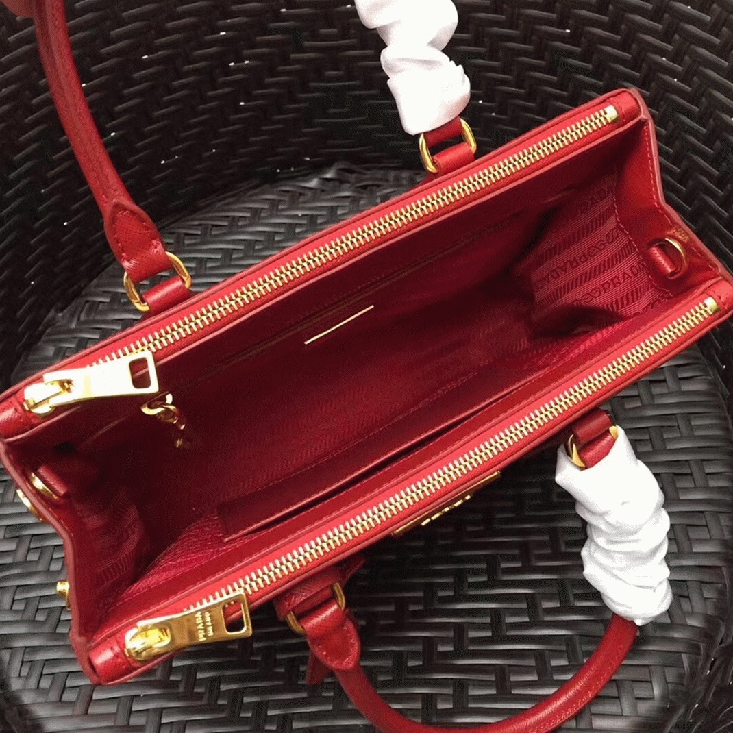 Red Prada Galleria Medium Bag Best Replica angle 5