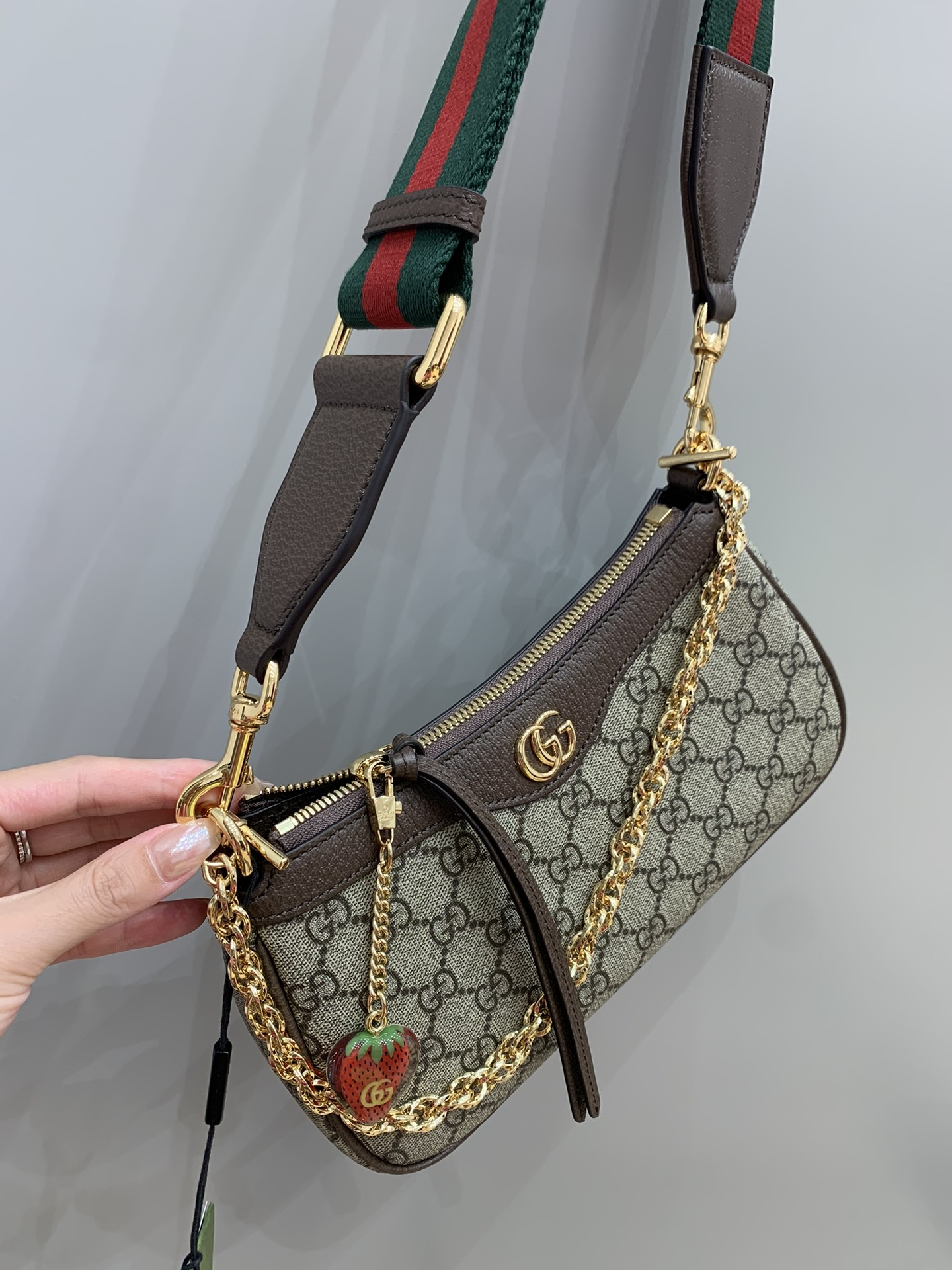 Ophidia shoulder bag angle 5