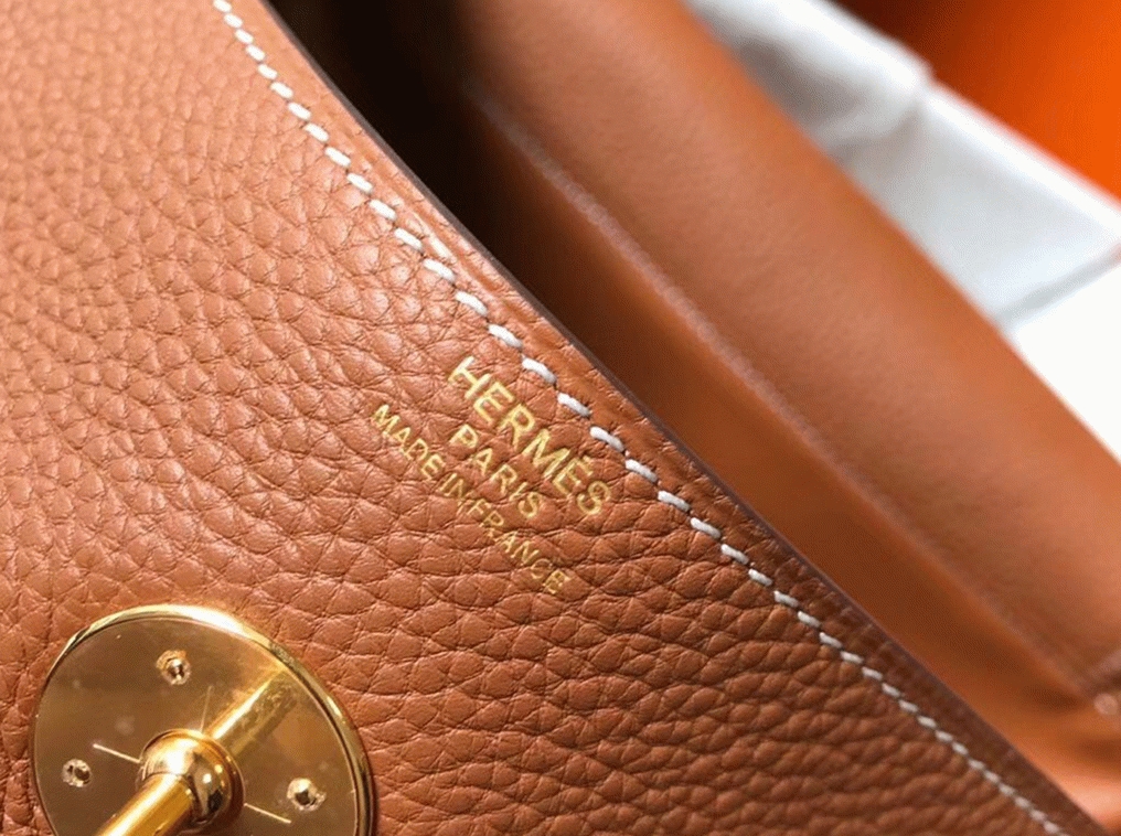 Luxury replica Hermes Lindy 26cm handbag in gold angle 4