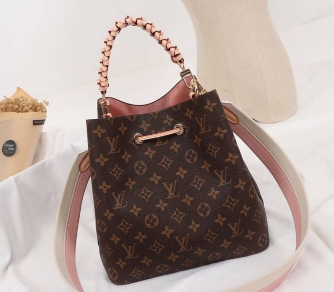 Louis Vuitton Monogram Canvas NeoNoe MM Bag angle 3