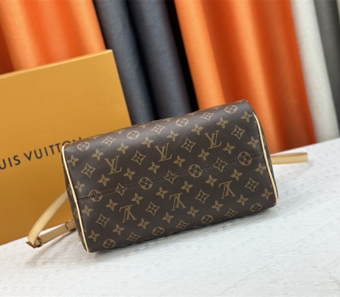 Louis Vuitton Monogram Canvas Speedy P9 Bandouliere 30 Bag angle 5