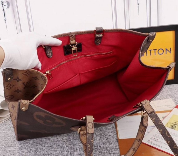 Louis Vuitton Giant Canvas Onthego GM Tote angle 5