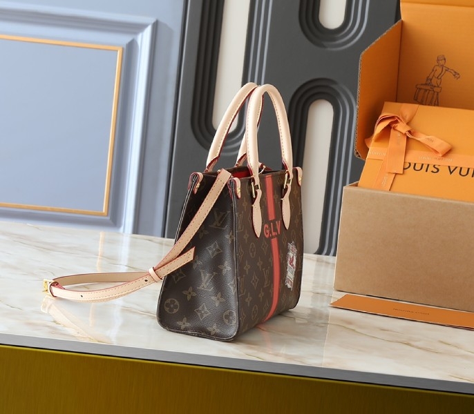 Mon Monogram OnTheGo PM angle 3