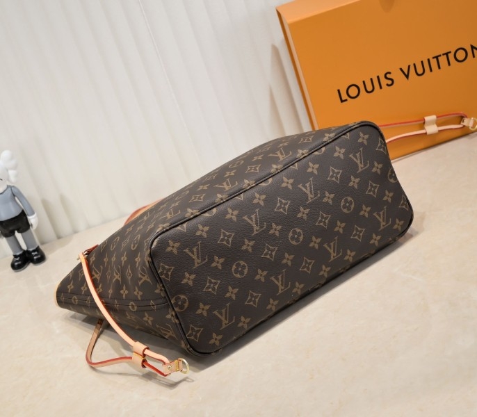 Louis Vuitton Monogram Canvas Neverfull MM Tote In Peony Pink angle 4