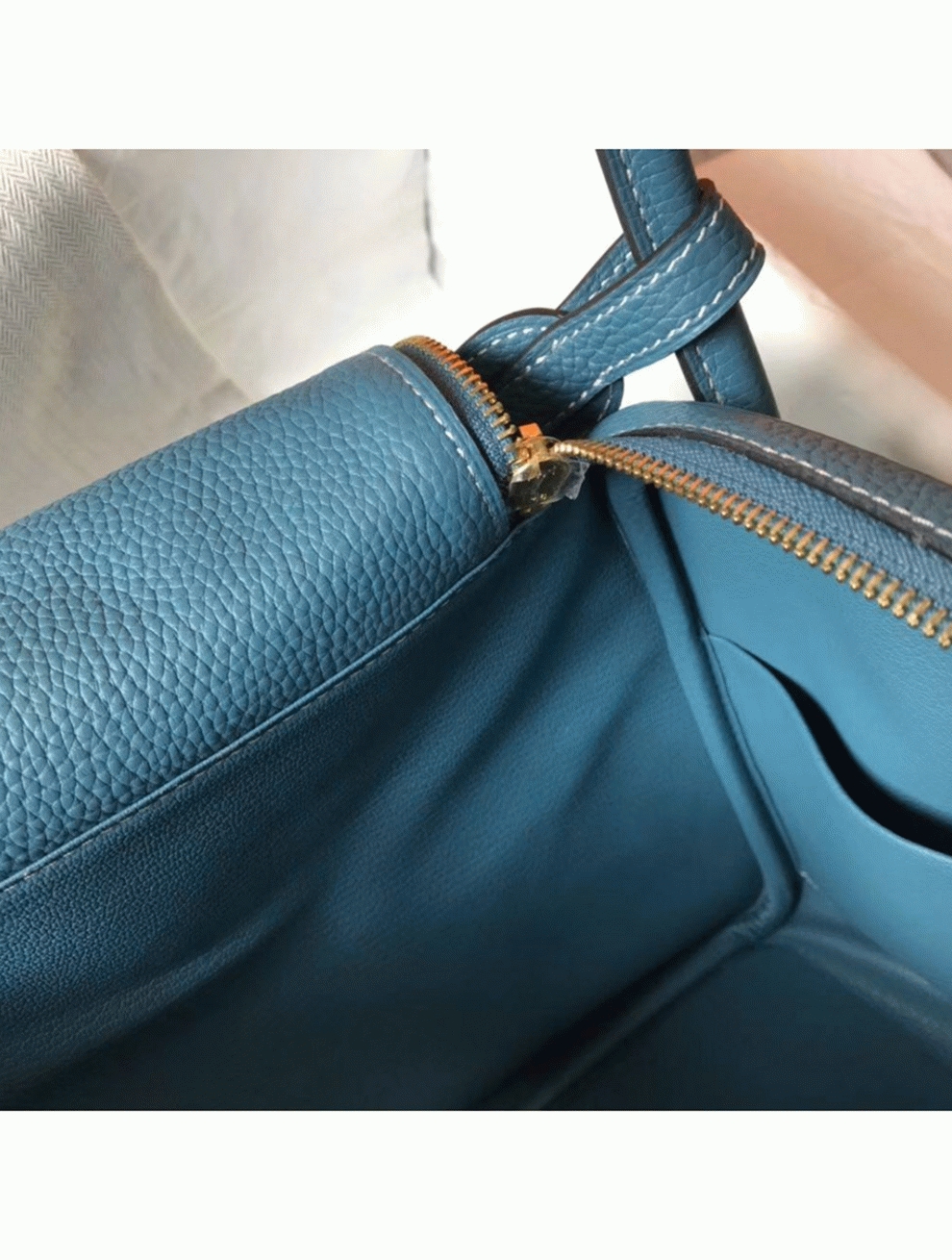 Fake Hermes Lindy 30cm bag in blue jean tone angle 2