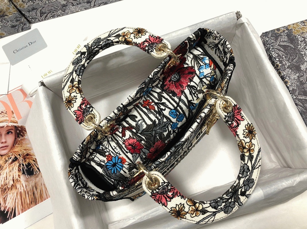 Dior Lady D-Lite Medium Bag Imitation in Mille Fleurs Embroidery angle 2