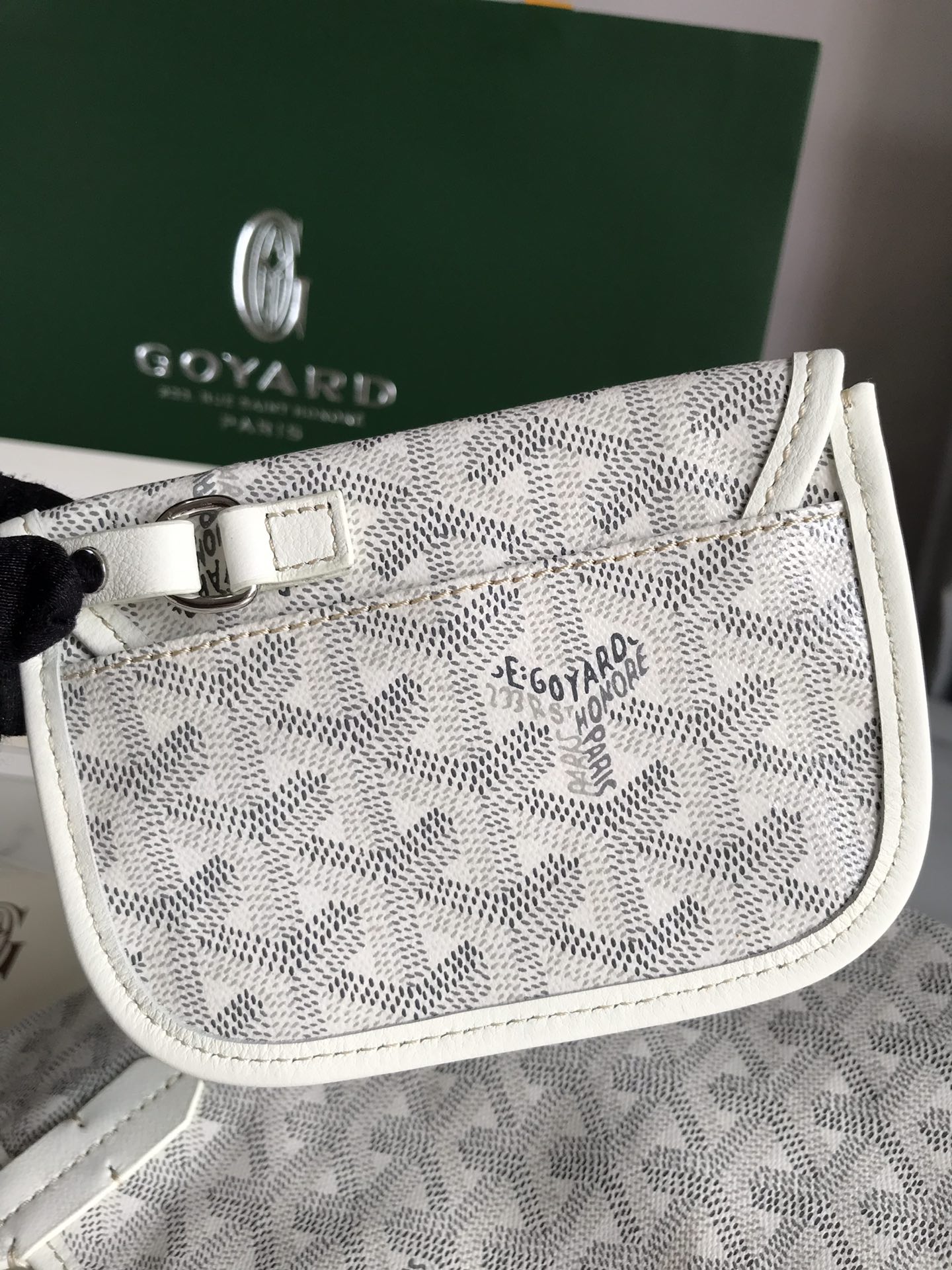 Goyard Tote bag angle 3