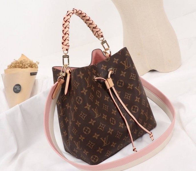 Louis Vuitton Monogram Canvas NeoNoe MM Bag angle 2
