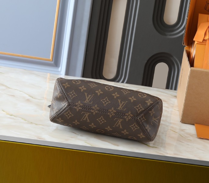 Monogram Canvas The Drop PM angle 3