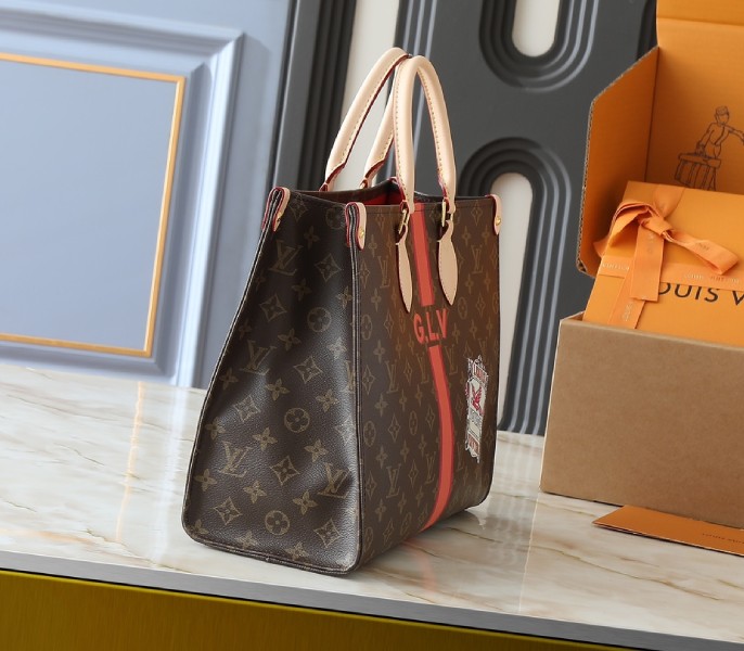 Mon Monogram OnTheGo MM angle 2