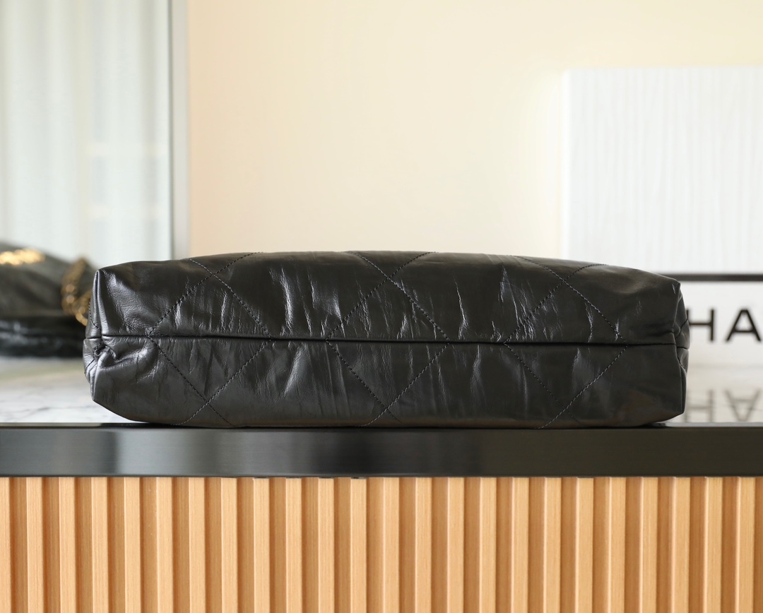 𝖬𝗈𝗇𝗍𝖾𝖻𝖾𝗅𝗅𝗈 zip bag angle 5
