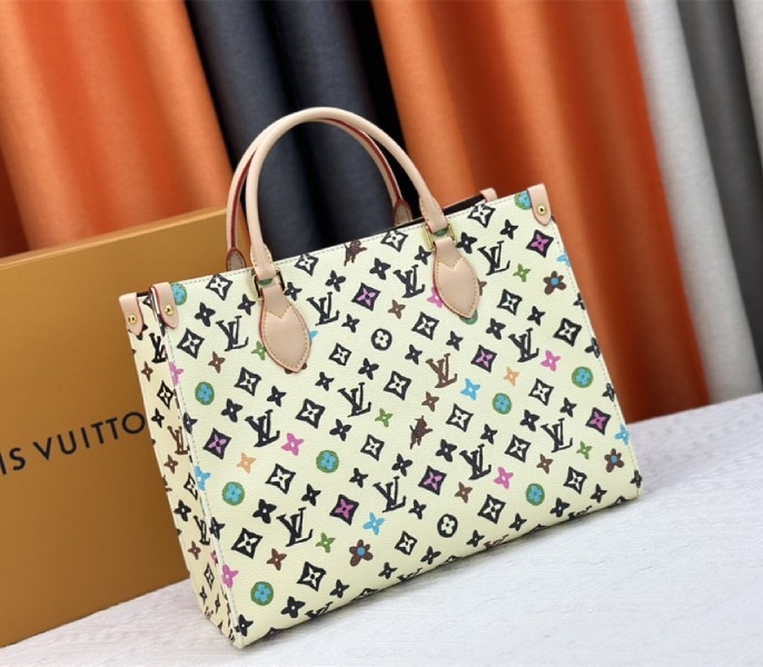 Louis Vuitton Monogram Craggy Onthego MM Tote In Vanilla angle 2