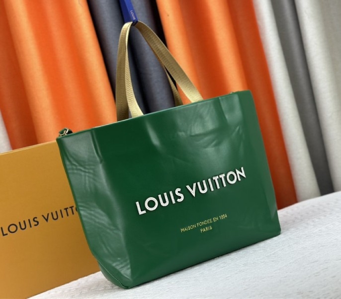 Louis Vuitton Other Leathers Shopper Cabas MM Tote In Green angle 2