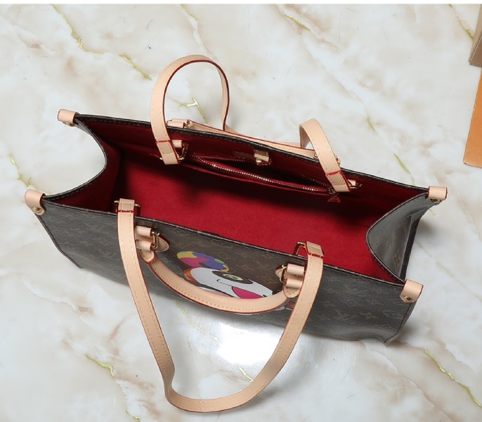 X TM Monogram Canvas OnTheGo MM With Bijou Edition angle 5