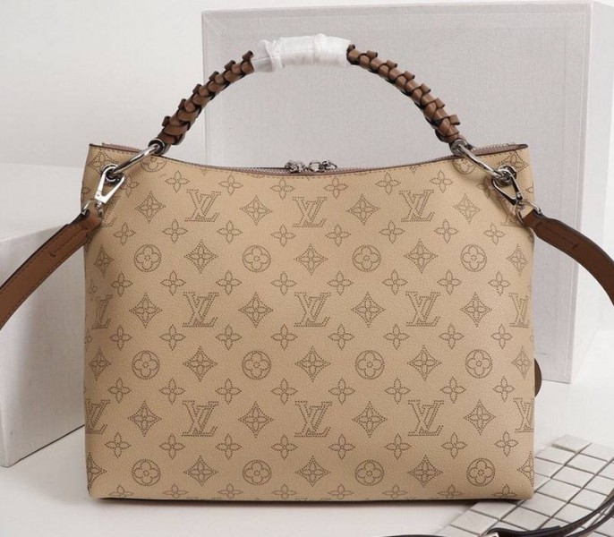 LV Mahina Beaubourg MM Hobo In Beige angle 3