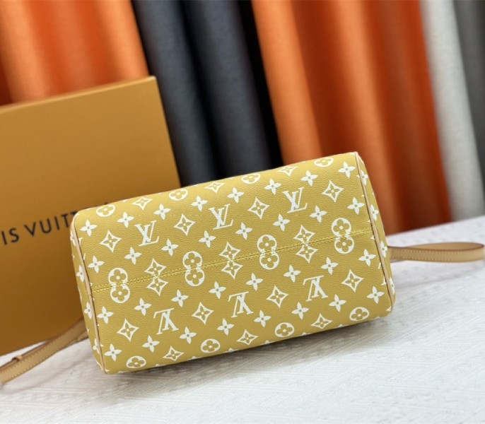 Louis Vuitton Speedy P9 Bandouliere 30 Bag In Yellow angle 5