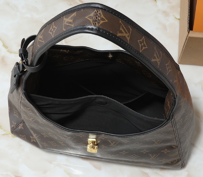 Monogram Canvas The Drop GM angle 3