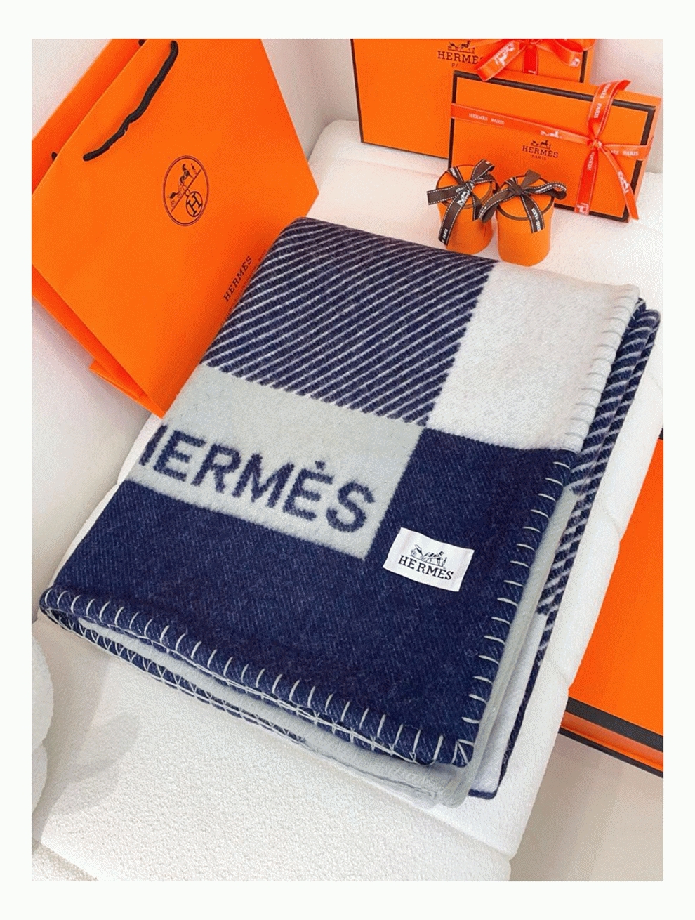 Fake Hermes H Riviera blanket in marine wool and cashmere angle 5