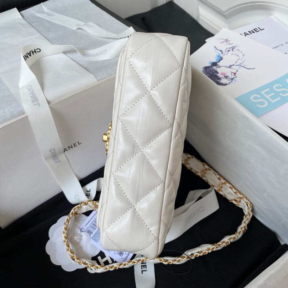 CHANEL MINI FLAP angle 4