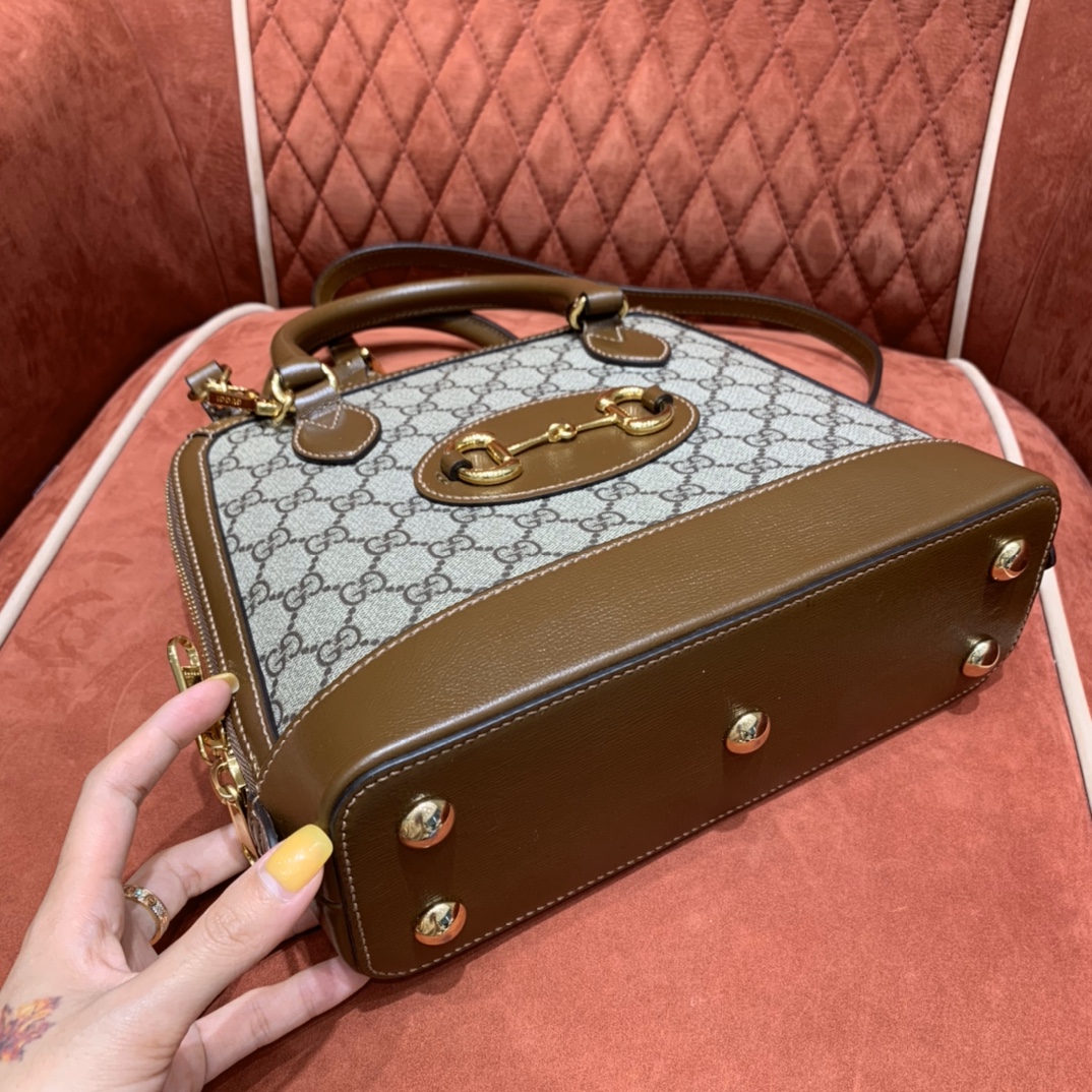 Horsebit handbag angle 5