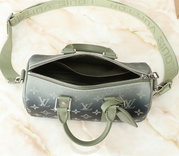 Louis Vuitton Monogram Gradient Canvas Keepall Bandouliere 25 City Bag In Khaki Green angle 5