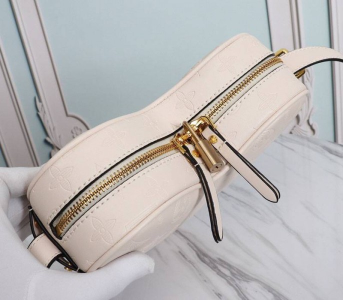 Louis Vuitton Monogram Empreinte Game On Coeur Bag In Cream angle 4