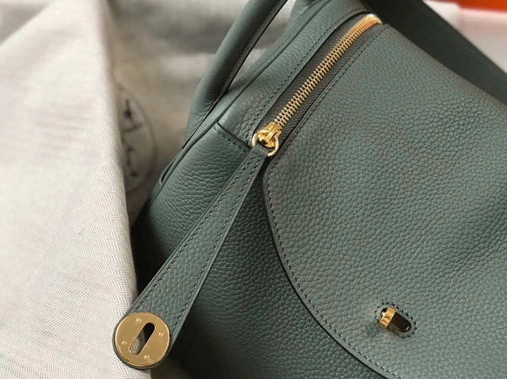 Replica Hermes Lindy bag 26cm in vert amande angle 5