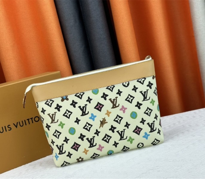 Louis Vuitton Monogram Craggy Voyage Souple Pochette In Vanilla angle 3