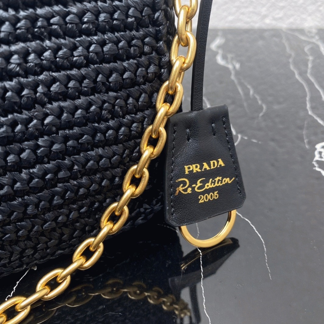 Prada Re-Edition Shoulder Bag Replica in Black angle 2