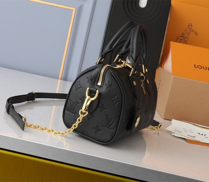 Louis Vuitton Other Leathers Speedy Bandouliere 20 Handbag In Black angle 3