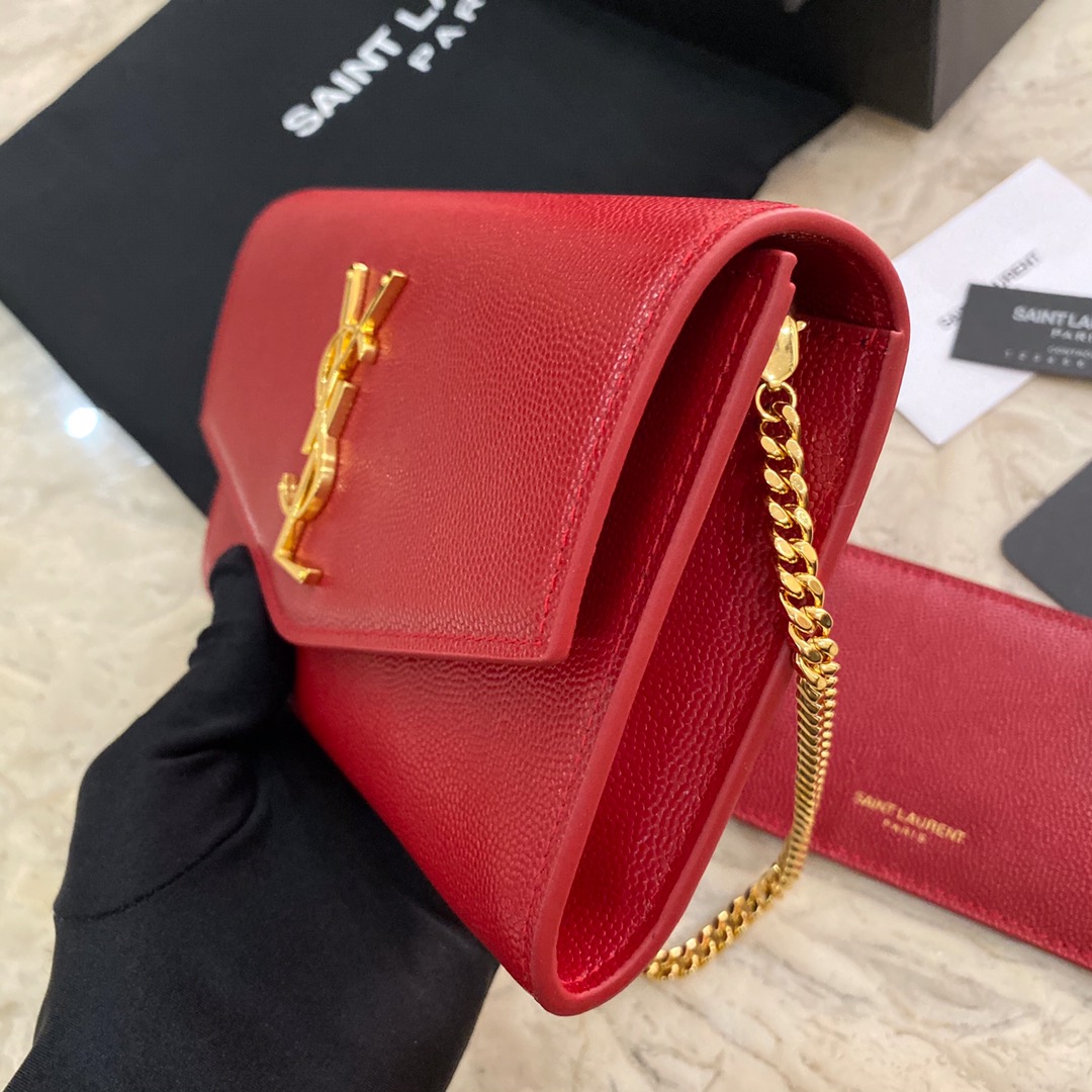 UPTOWN CHAIN WALLET IN CROCODILE-EMBOSSED SHINY LEATHER angle 3