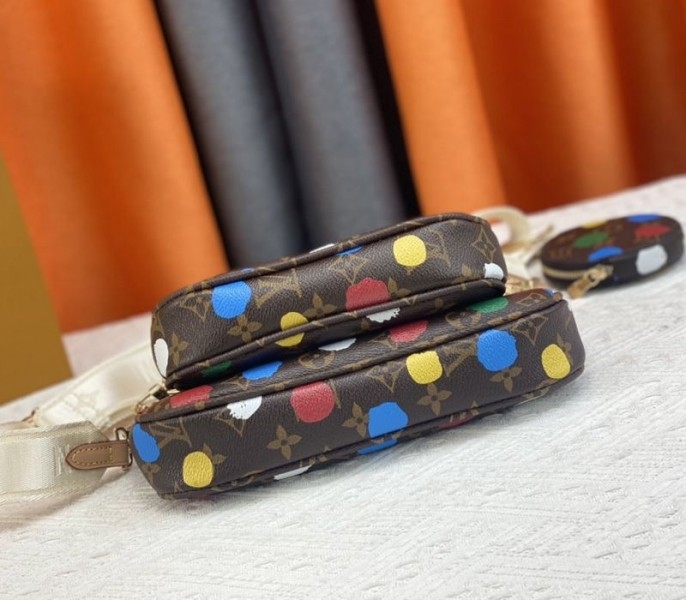 Louis Vuitton X YK Monogram Canvas Multi Pochette Accessoires angle 5