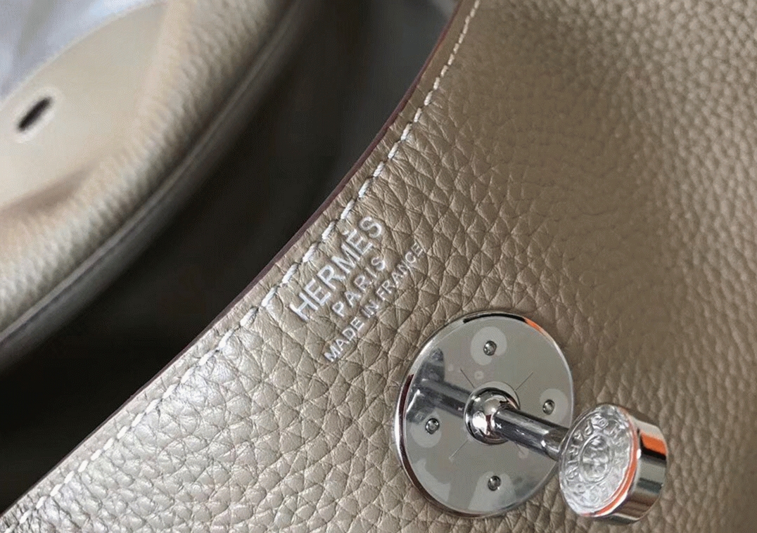 Knockoff Hermes Lindy bag 26cm in gris tourterelle angle 3