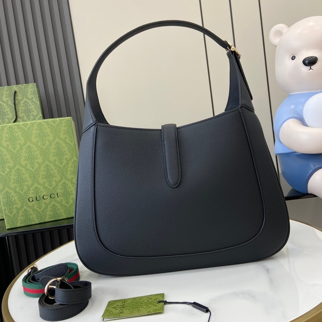 Gucci Jackie 1961 medium shoulder bag angle 2