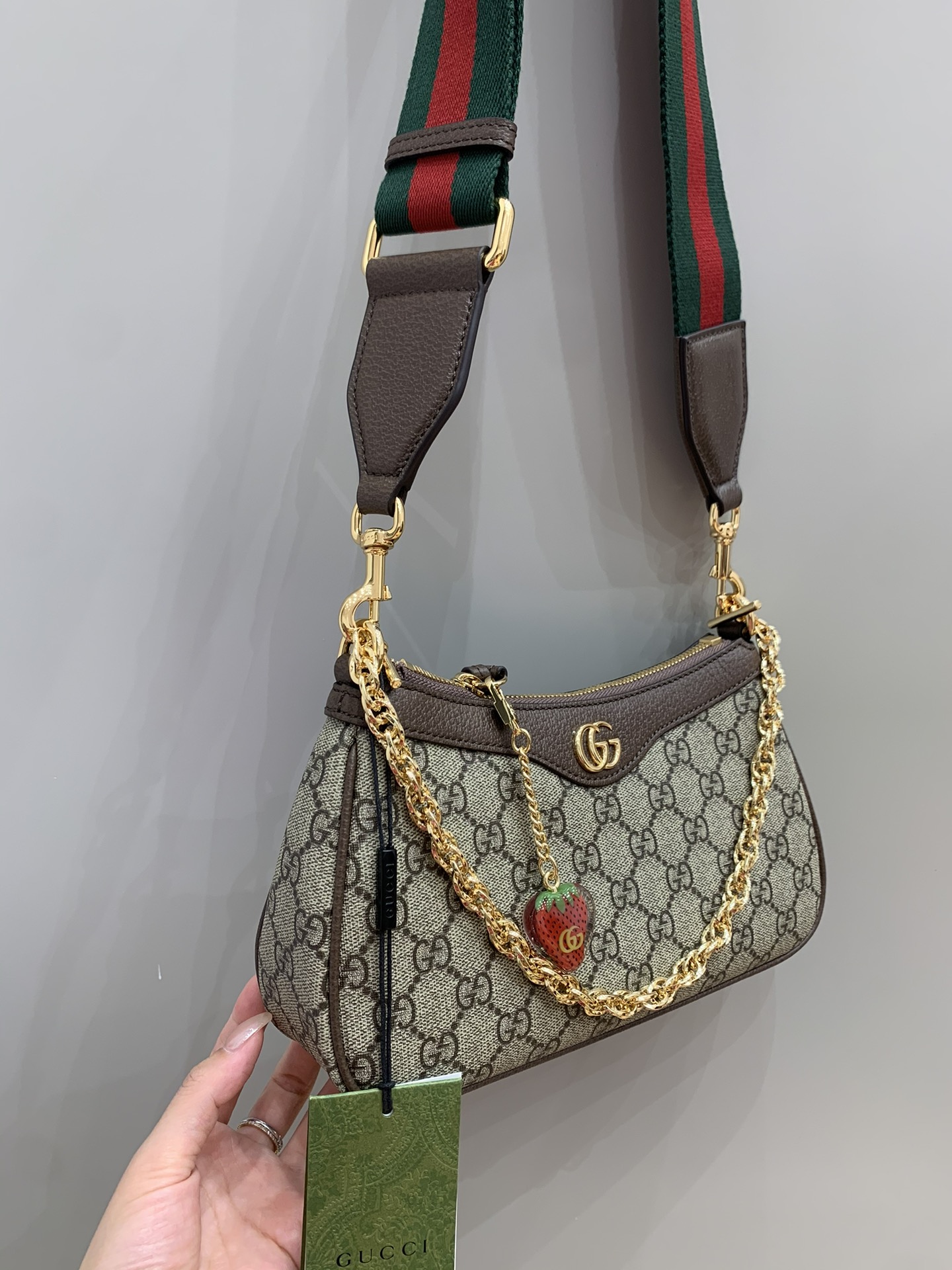 Ophidia shoulder bag angle 2