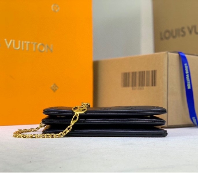 Louis Vuitton Coussin Pochette In Black angle 5