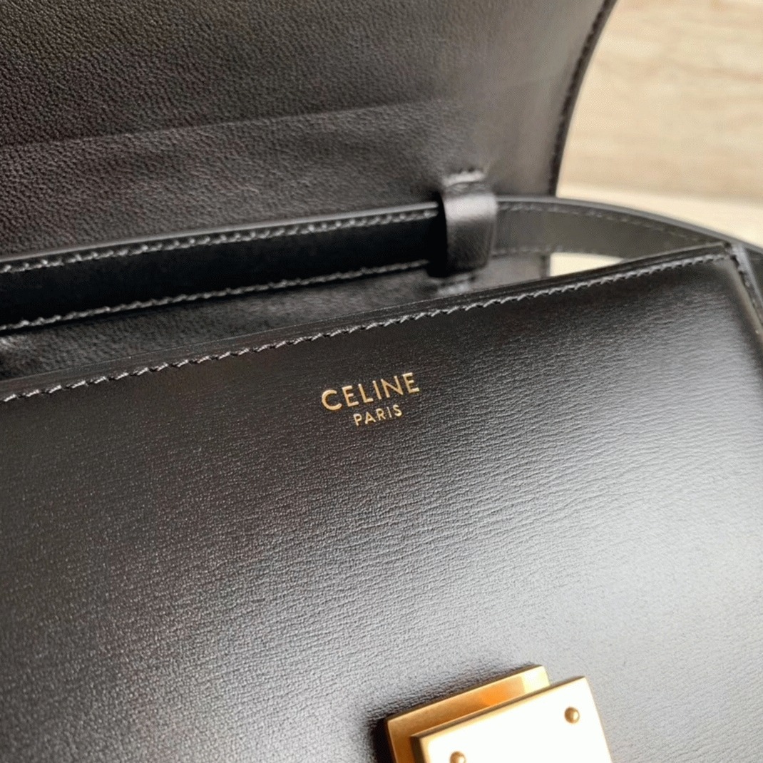 Top Quality Imitation Celine Classic Box Small Bag In Black angle 3