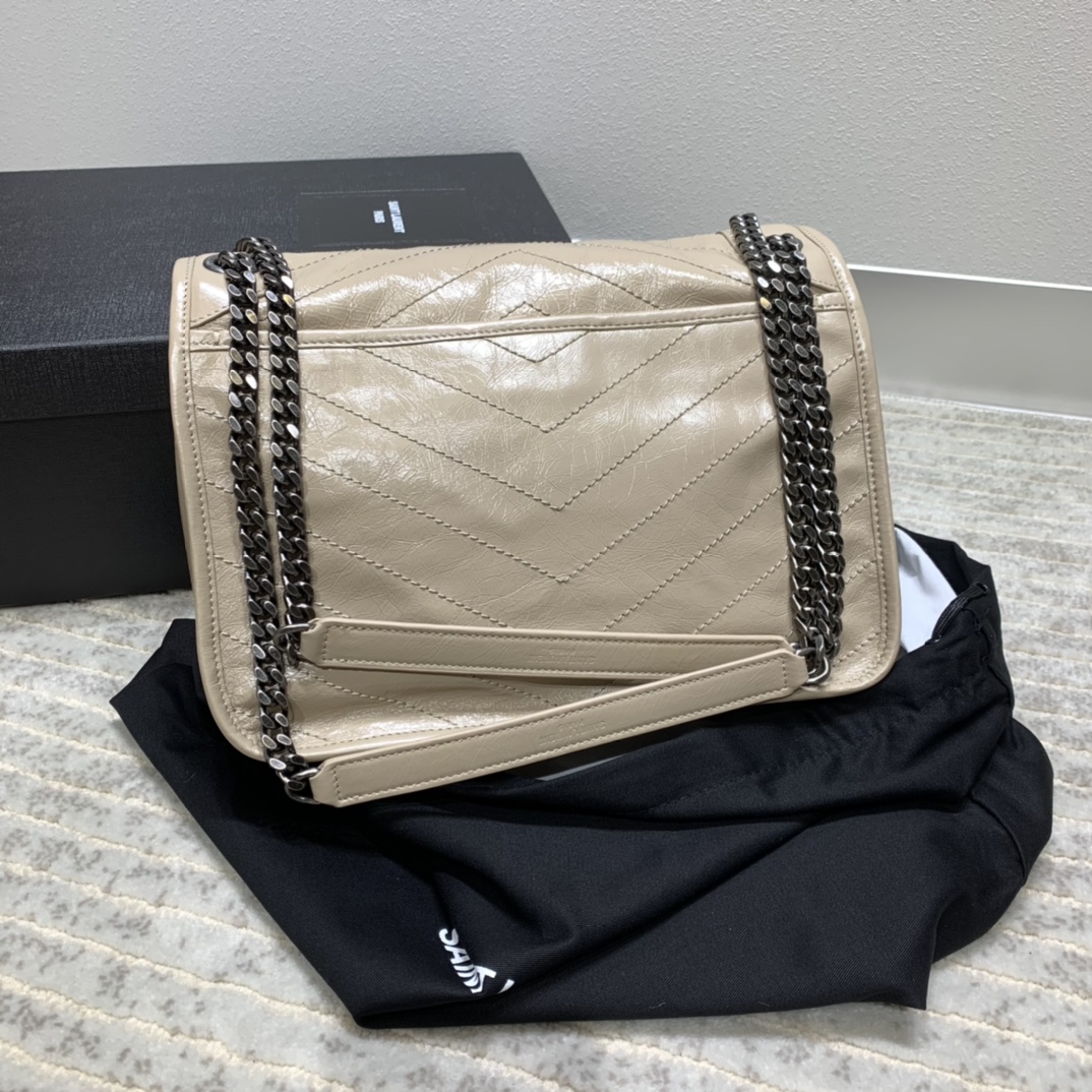 YSL NIKI MEDIUM angle 2