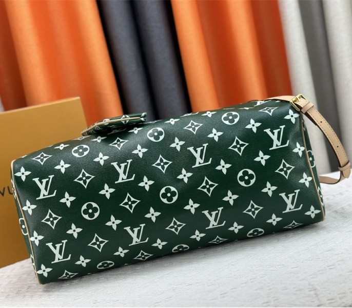 Louis Vuitton Speedy P9 Bandouliere 50 Bag In Green angle 5