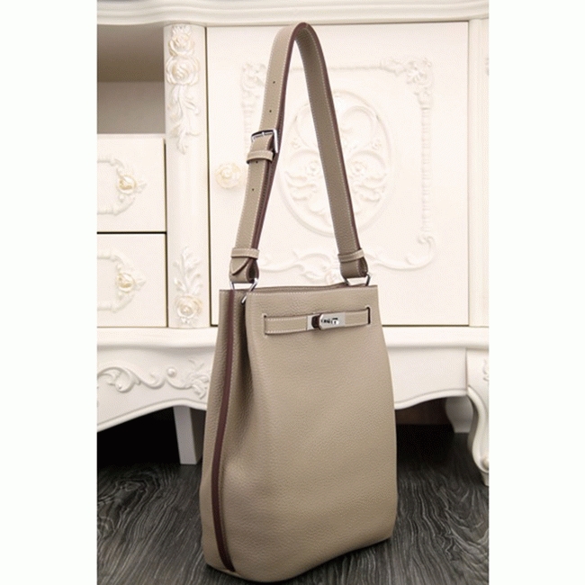 Grey Leather Replica Hermes So Kelly 22cm Soft Leather Shoulder Bag angle 4