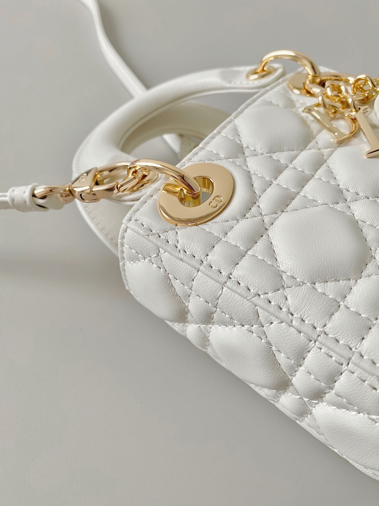 Dior Lady Dior Micro Bag Knockoff in White Cannage Lambskin angle 4