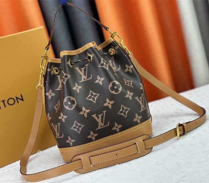 Replica LV Autres Cuirs Monogram Noe Cargo angle 3