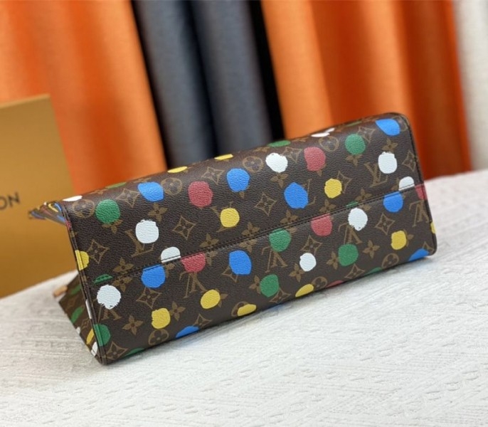 Louis Vuitton X YK Monogram Canvas Onthego MM Tote angle 4