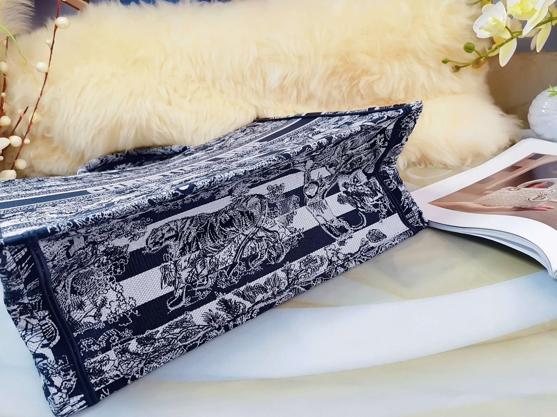 Dior Large Book Tote Bag Fake in Blue Toile de Jouy Stripes Embroidery angle 3