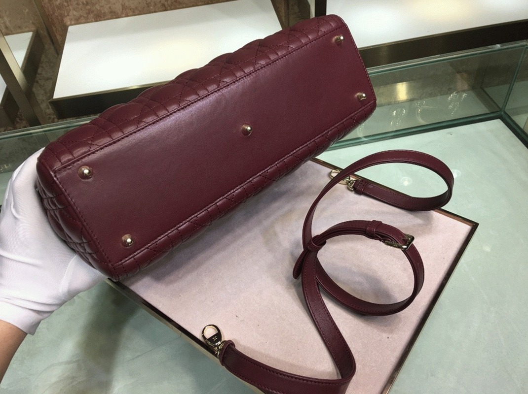 Dior Lady Dior Large Bag Fake in Bordeaux angle 5