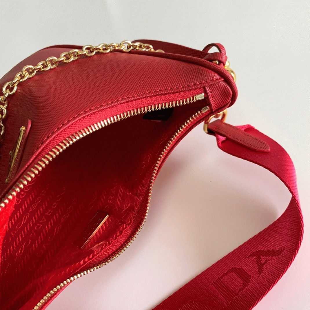 Prada Re-Edition 2005 Shoulder Bag Replica in Red angle 4
