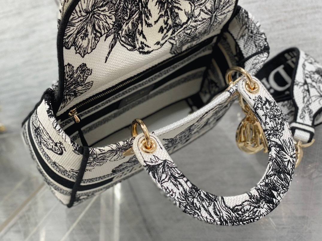 Dior Lady D-Lite Medium Bag Knockoff in White Toile de Jouy Voyage Embroidery angle 4