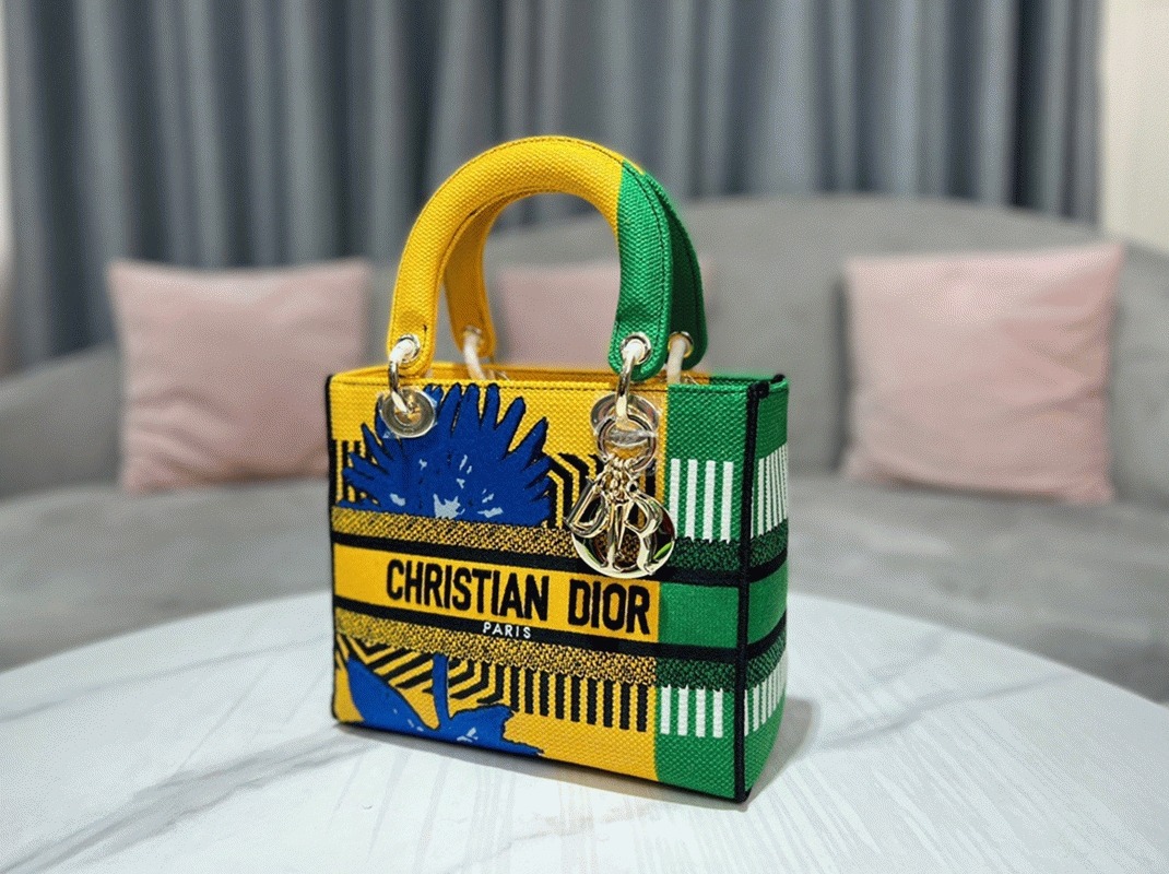 Dior Lady D-Lite Medium Bag Fake in Yellow Green D-Flower Pop Embroidery angle 4