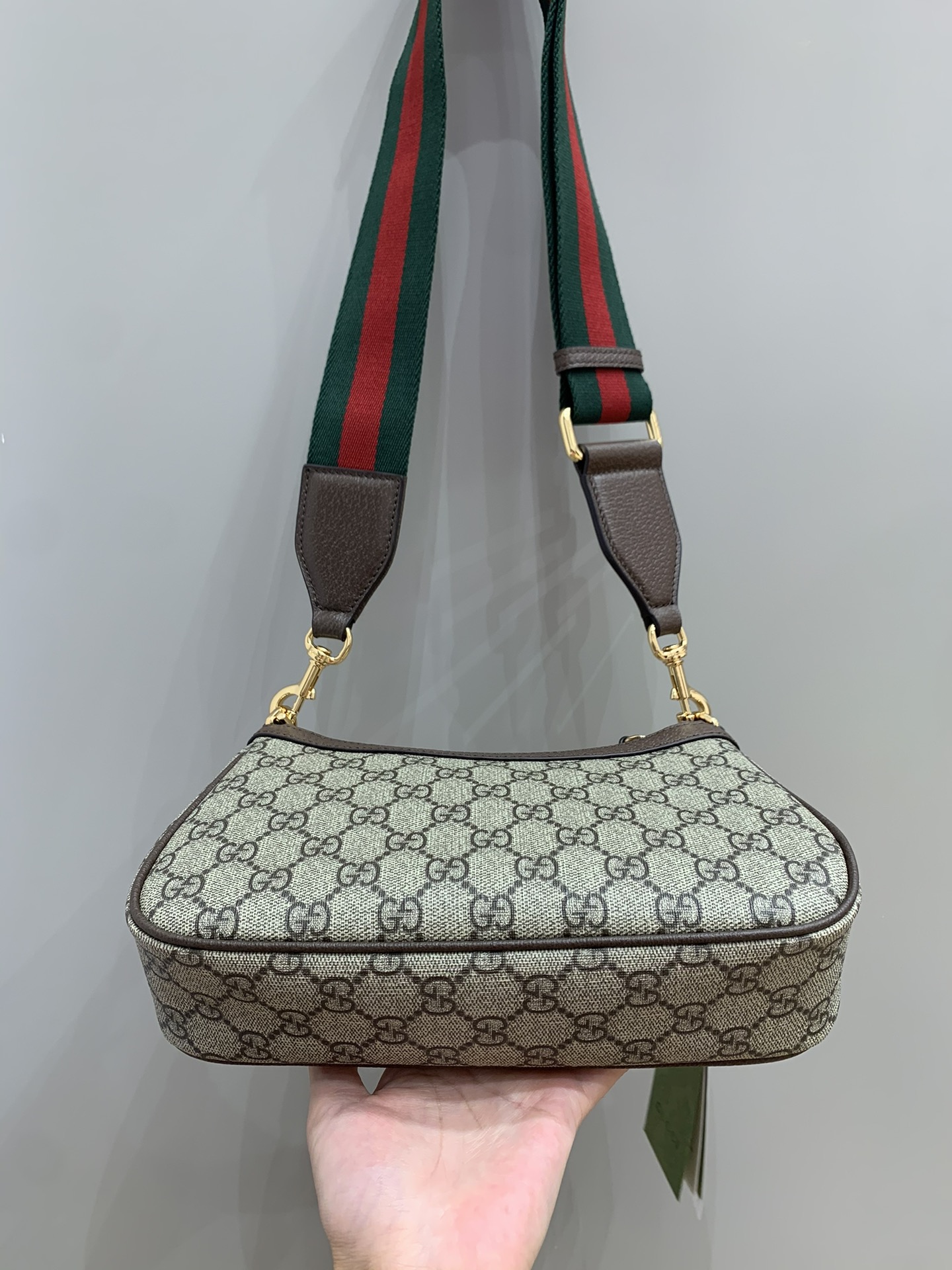 Ophidia shoulder bag angle 4